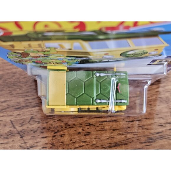 2021 Hot Wheels Teenage Mutant Ninja Turtles Party Van, Screen Time - Picture 4 of 6